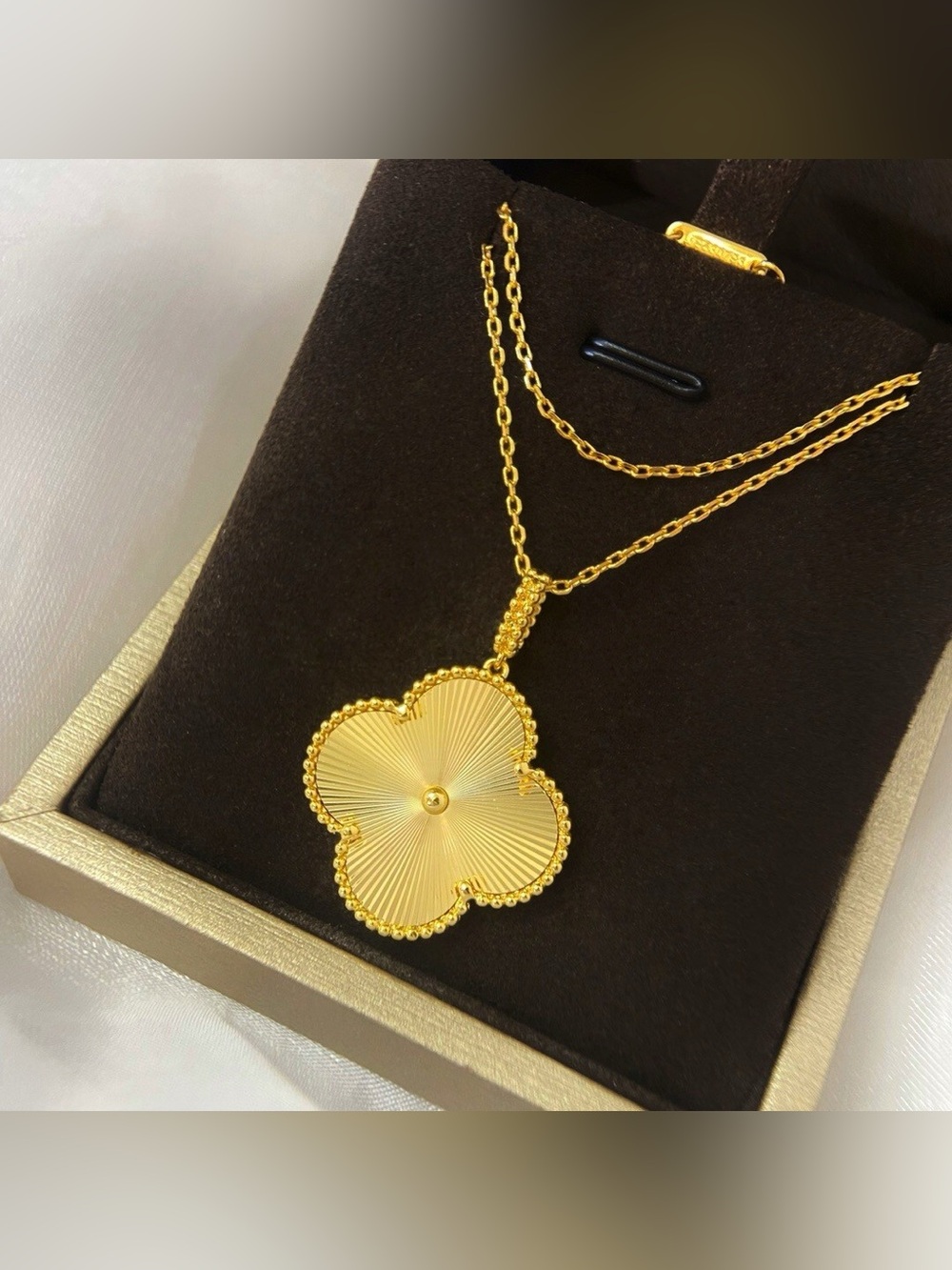 Van Cleef & Arpels Gold Four-Leaf Clover Pendant Necklace